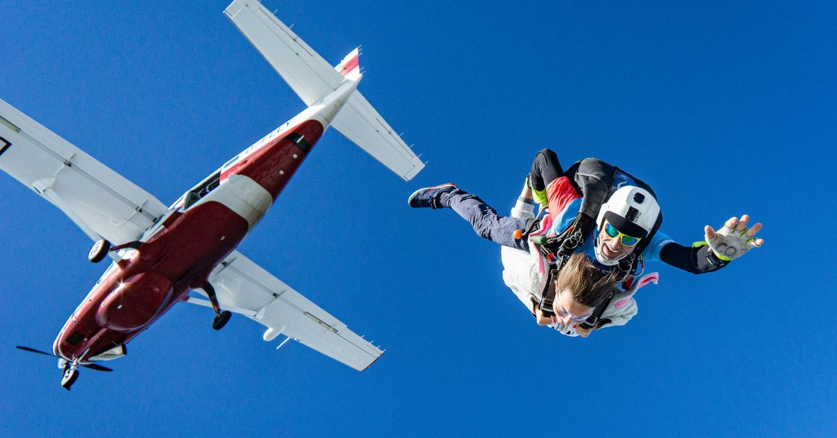 Skydiving Dubai: Complete Guide to Skydive Dubai (Prices, Booking, Experience & Tips)